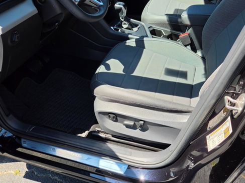 Certified 2023 Volkswagen Taos SE w/ Panoramic Sunroof Package FWD image 23