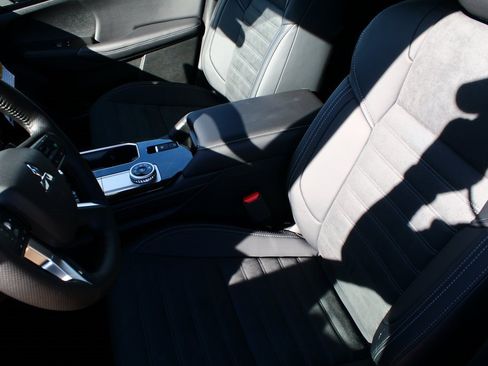 New 2026 Mitsubishi Outlander SE image 4