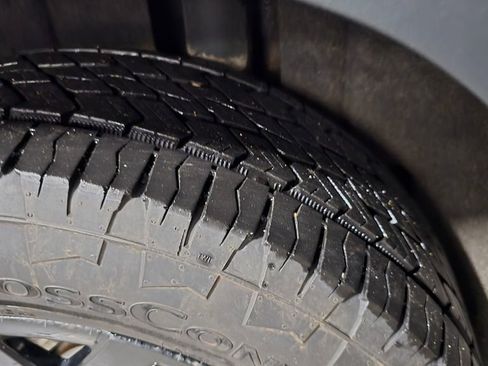 Certified 2024 Volkswagen Atlas Peak Edition SE image 46