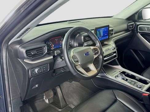 Certified 2022 Ford Explorer XLT w/ Equipment Group 202A AWD/4WD image 9