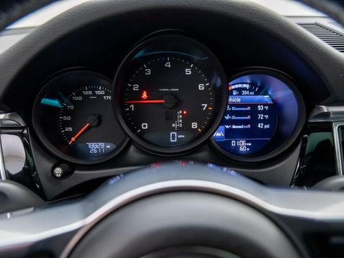 Used 2017 Porsche Macan image 23