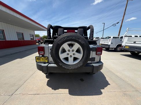 Used 2018 Jeep Wrangler Sport AWD/4WD image 7