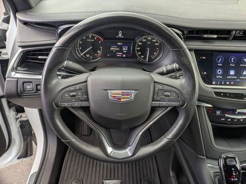 Used 2023 Cadillac XT6 Luxury image 17