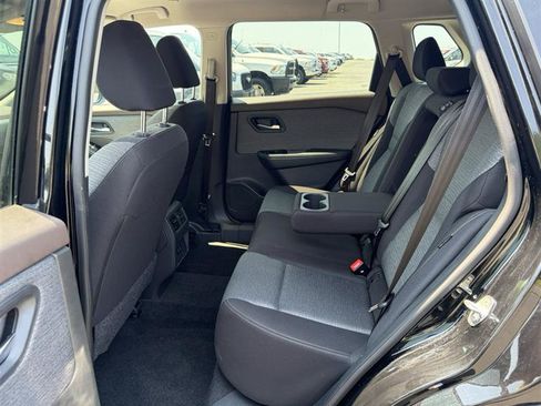 Used 2023 Nissan Rogue SV AWD/4WD image 9