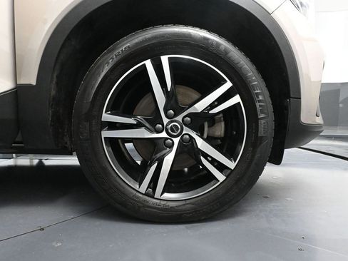 Used 2023 Volvo XC40 B5 Core AWD/4WD image 16