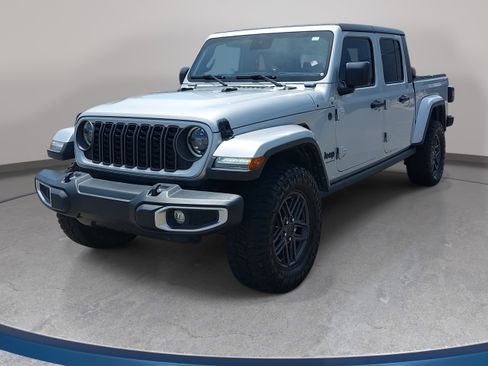 Used 2024 Jeep Gladiator Sport AWD/4WD image 1