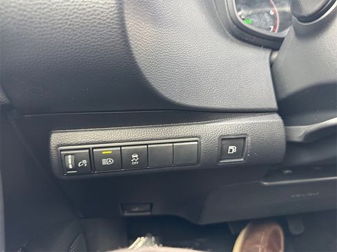 Used 2024 Toyota Corolla SE image 28