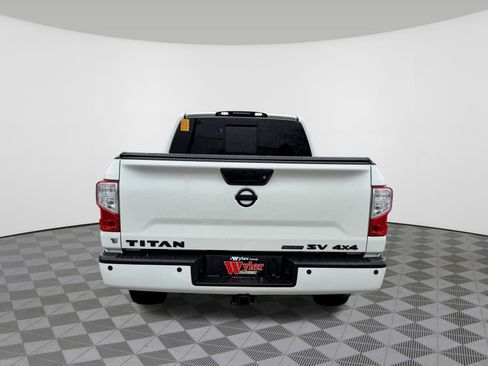 Used 2018 Nissan Titan SV w/ SV Convenience Package image 19