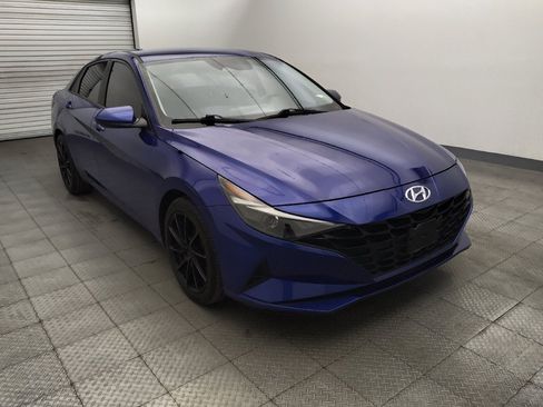 Used 2021 Hyundai Elantra SE FWD image 13