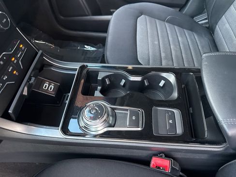 Used 2020 Ford Edge SE image 21