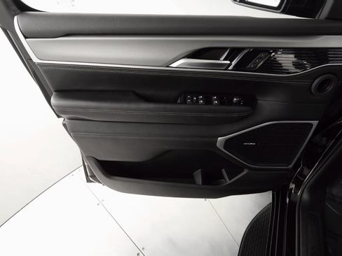 Used 2024 Jeep Wagoneer Series II image 10