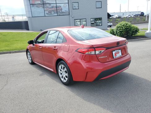 Certified 2021 Toyota Corolla LE FWD image 3