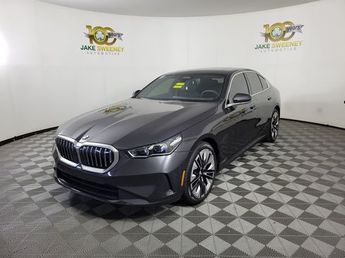 Used 2024 BMW 530i xDrive w/ Premium Package AWD/4WD image 3
