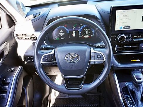 Used 2023 Toyota Highlander Platinum FWD image 22