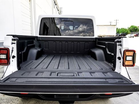 New 2025 Jeep Gladiator Rubicon w/ Convenience Group image 21