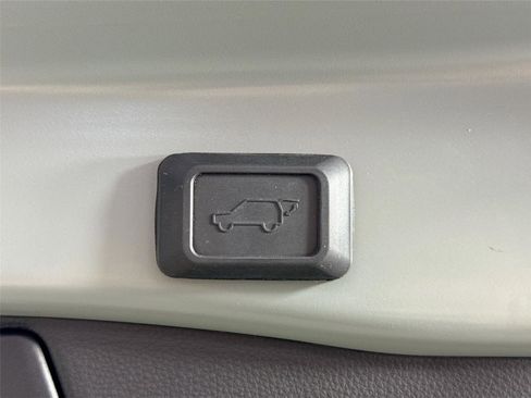 Certified 2022 Toyota RAV4 XLE Premium AWD/4WD image 39