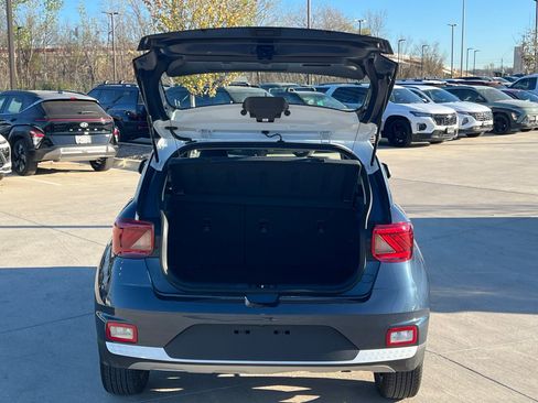 Used 2025 Hyundai Venue Limited image 15