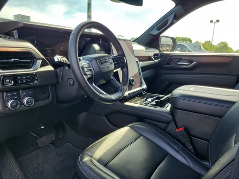 Used 2025 GMC Yukon Denali AWD/4WD image 19