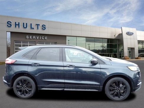 Used 2022 Ford Edge SE w/ Black Appearance Package image 4