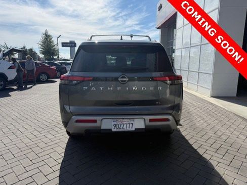 Used 2023 Nissan Pathfinder SL w/ SL Premium Package image 3