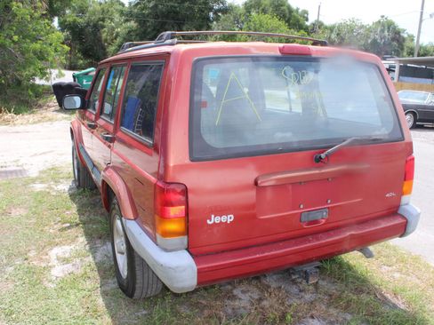 Used 1999 Jeep Cherokee 2WD 4-door image 3