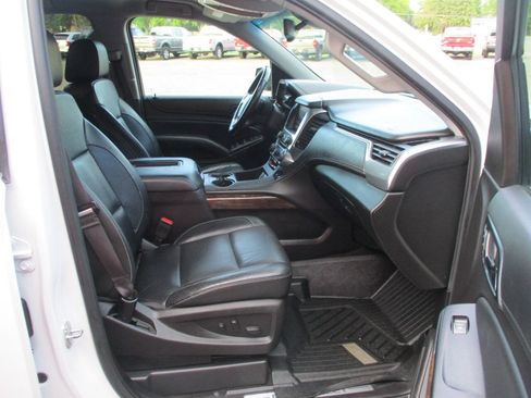 Used 2017 Chevrolet Tahoe LT w/ Luxury Package AWD/4WD image 30