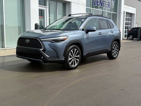 Used 2024 Toyota Corolla Cross XLE w/ Convenience Package FWD image 1