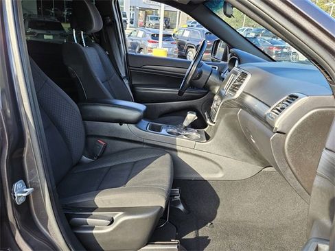 Used 2021 Jeep Grand Cherokee Laredo image 16