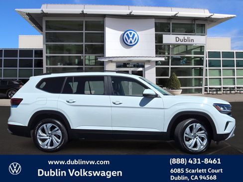 Certified 2023 Volkswagen Atlas SE w/ Panoramic Sunroof Package FWD image 3