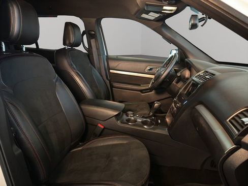 Used 2018 Ford Explorer XLT w/ Equipment Group 202A image 19