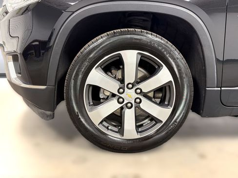 Used 2019 Chevrolet Traverse LT w/ LT Premium Package FWD image 12