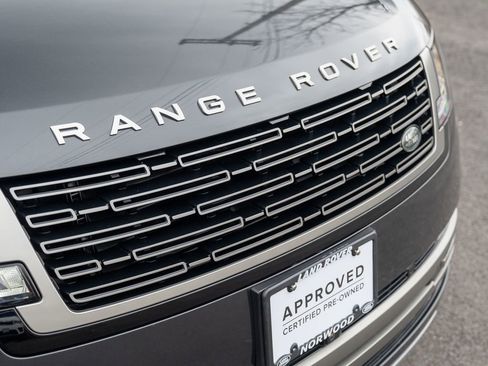Used 2025 Land Rover Range Rover SE image 16