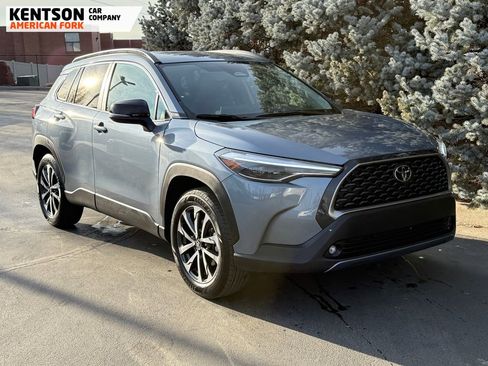 Used 2025 Toyota Corolla Cross XLE image 13