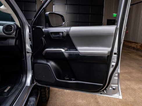 Used 2021 Toyota Tacoma SR5 RWD image 35