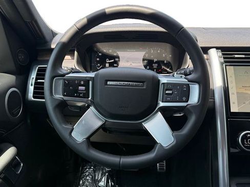 Used 2024 Land Rover Discovery Dynamic SE AWD/4WD image 13