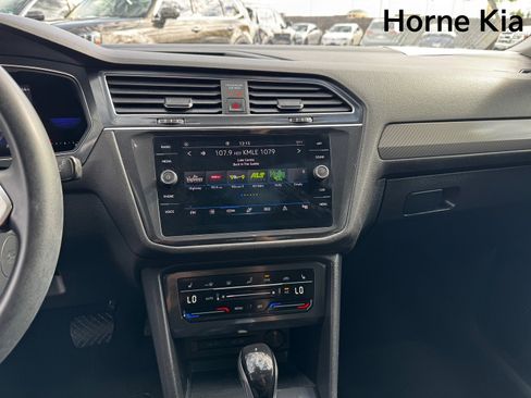 Used 2022 Volkswagen Tiguan SE image 20