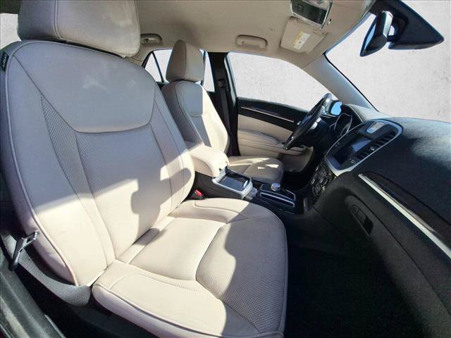 Used 2018 Chrysler 300 Limited RWD image 20