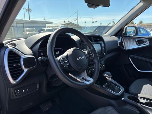 Used 2025 Kia Soul LX w/ LX Technology Package FWD image 33
