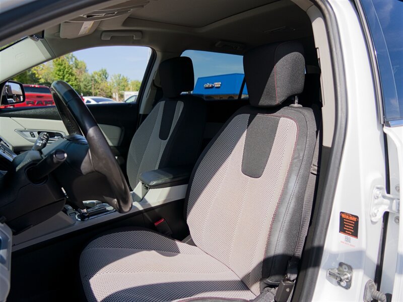 Used 2017 GMC Terrain SLE w/ Technology Package AWD/4WD image 19