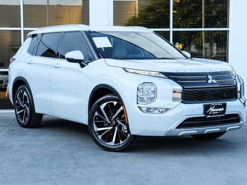 Used 2023 Mitsubishi Outlander SEL FWD image 5
