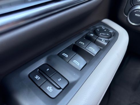 Used 2023 GMC Yukon SLT w/ SLT Premium Package AWD/4WD image 26