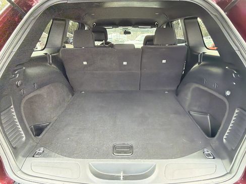 Used 2020 Jeep Grand Cherokee Laredo image 11