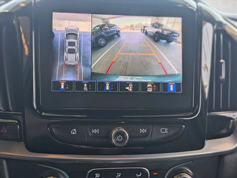 Used 2023 Chevrolet Traverse LT FWD image 14