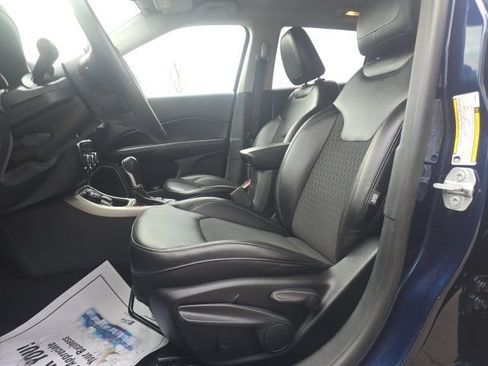 Certified 2018 Jeep Compass Latitude image 9