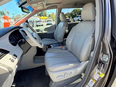 Used 2014 Toyota Sienna XLE AWD/4WD image 18