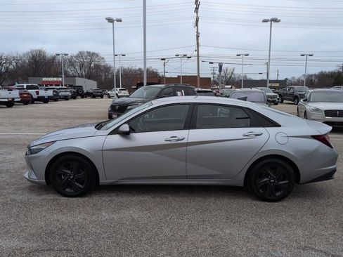 Used 2022 Hyundai Elantra SEL w/ Convenience Package image 9