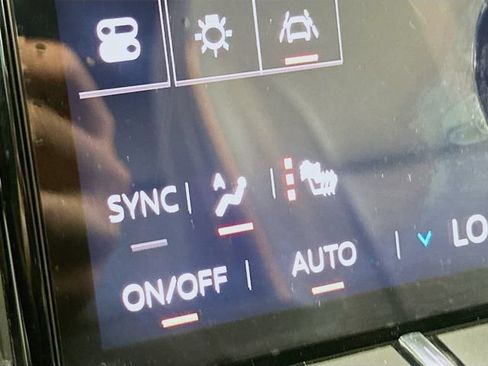 Used 2024 GMC Acadia AT4 AWD/4WD image 17