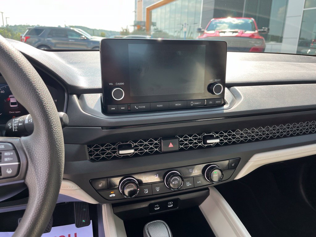 Used 2025 Honda Accord SE image 11