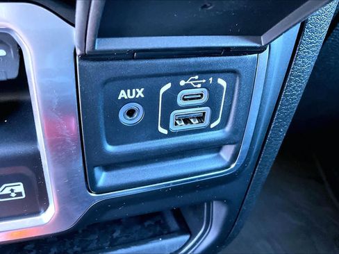 Used 2025 Jeep Wrangler Sport image 33