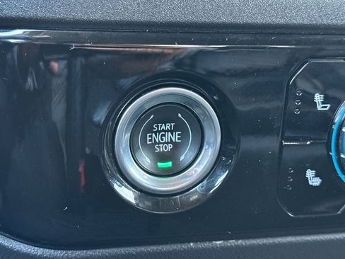 Used 2024 GMC Sierra 1500 SLT image 32